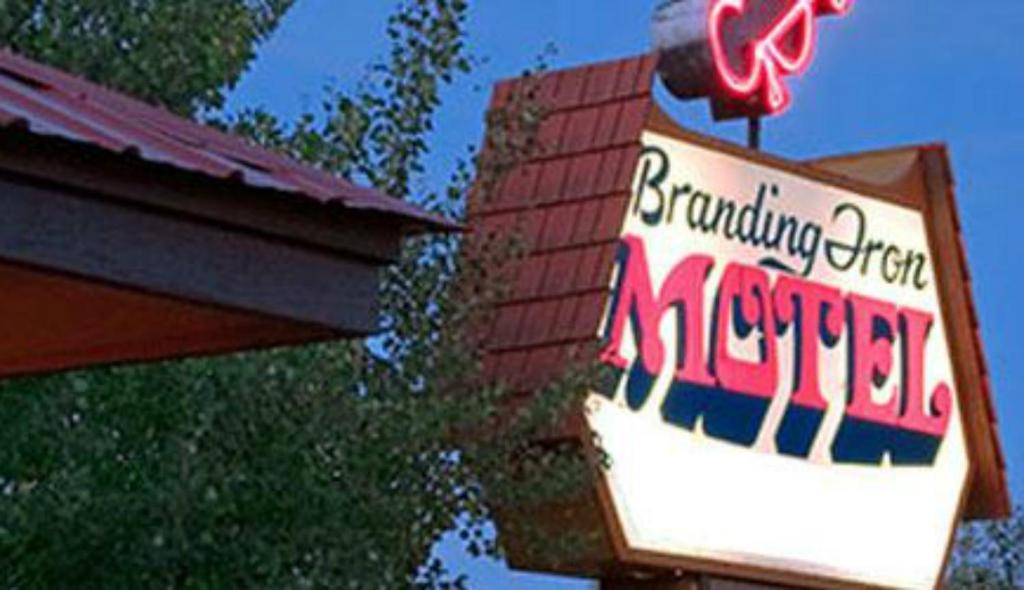 Branding Iron Motel Chama Exterior foto